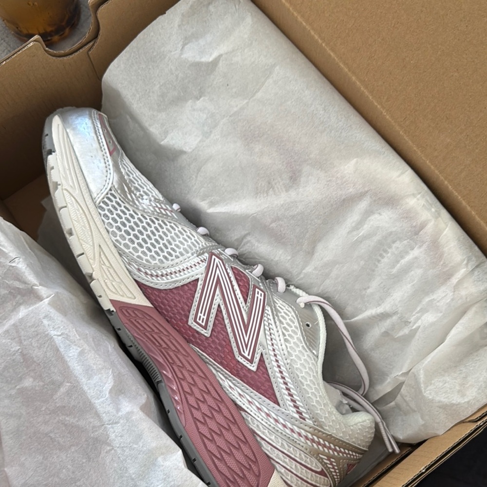 New Balance White and Pink Sneakers with Breathable Mesh Design